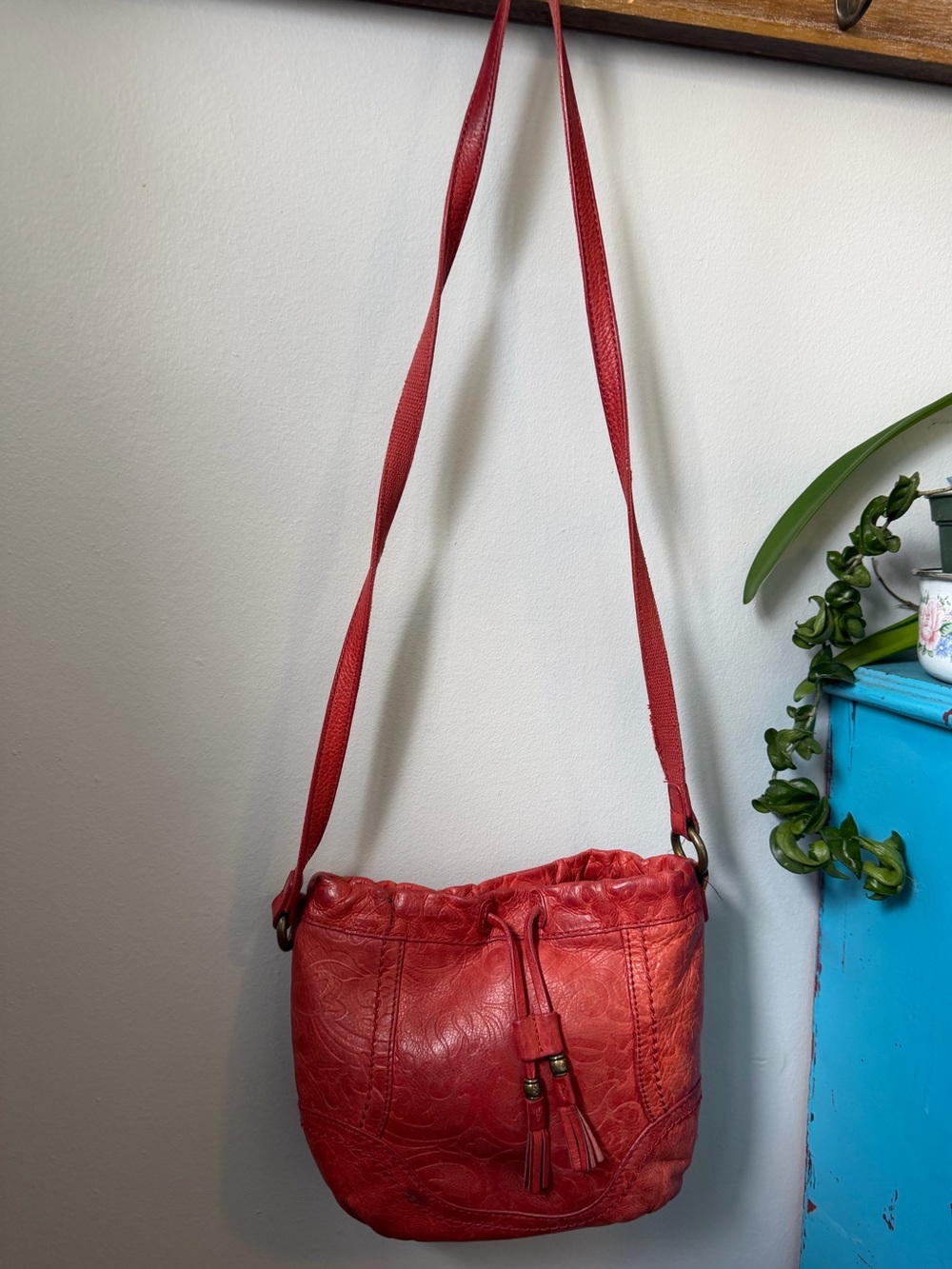 Fossil Talita Vintage Leather Drawstring Crossbody Bag Tooled Coral Orange Y2K